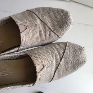Tan Toms 7 1/2